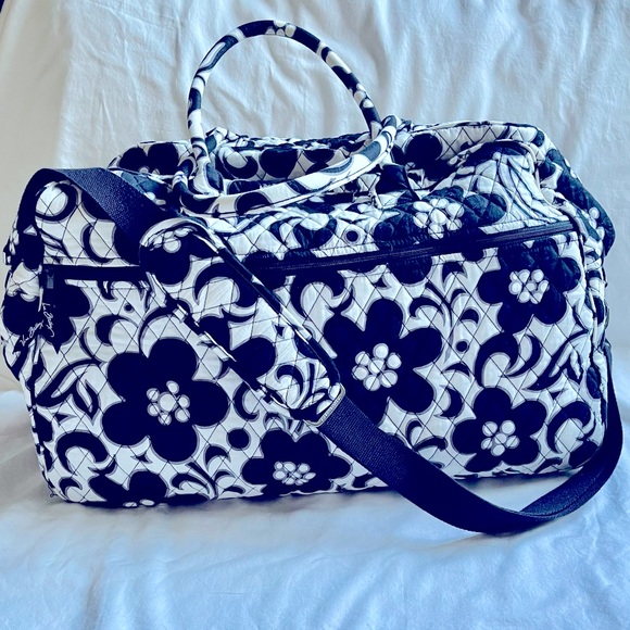 Vera Bradley Handbags - VERA BRADLEY Large Travel Duffle